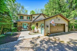 2064 Lakeview Dr