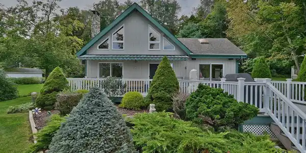 209 W Shore Dr