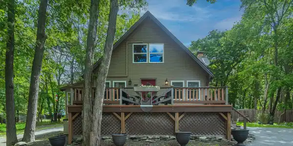 102 Dove Court
