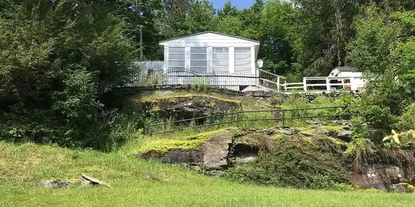 60 Millers Farm Ln