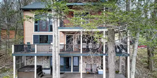 134 N Lake Loop