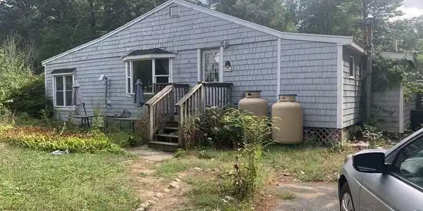 6 Maple Dr