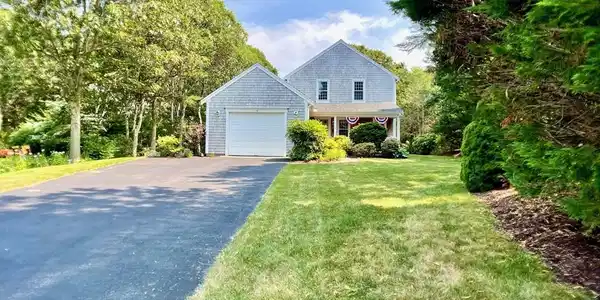 15 Damaris Dr
