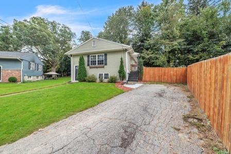 5 Oak Tree Ln