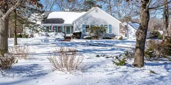 28 Mariners Ln