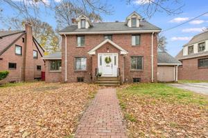 362 Lake St