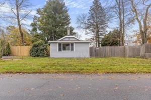 30 Mayflower Rd