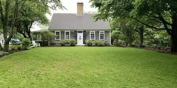 201 Center St