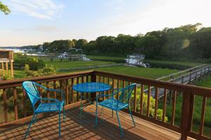 143 Edgewater Dr W