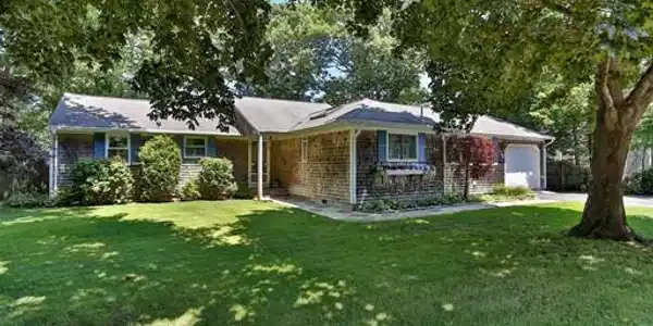 34 Half Moon Cir
