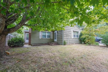 2 Pine Lake Dr