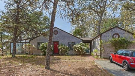 2 Brettwood Rd