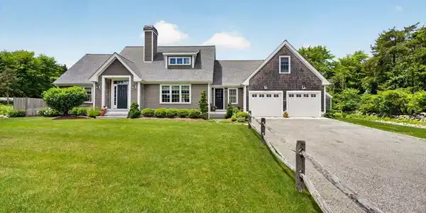 7 Ledgemont Ln