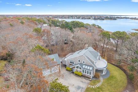 528 Menauhant Rd