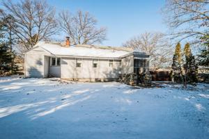 27 Lakeside Drive