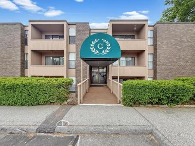 22 Shrewsbury Green Dr