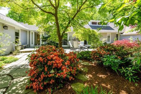 96 Greensward Rd