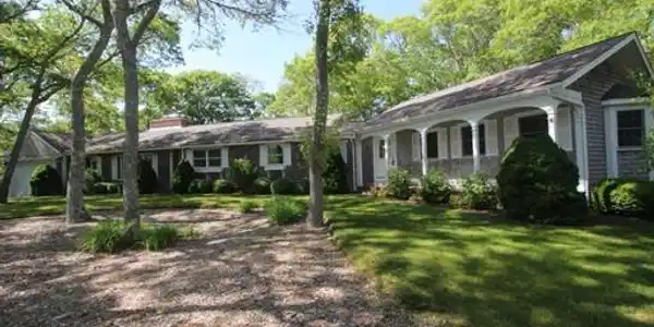 35 Oak Grove Avenue