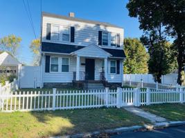7 Amesbury St