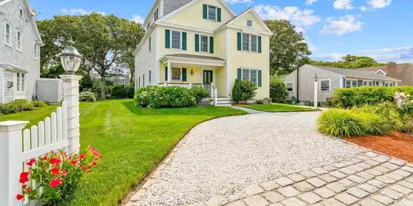 18 Donovan Way