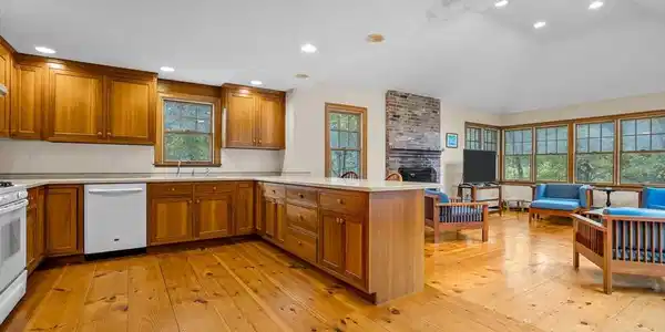 24 Minnetuxet Way