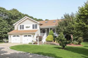 16 River Haven Ln