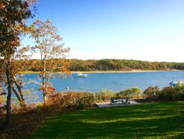 386 Edgewater Dr E