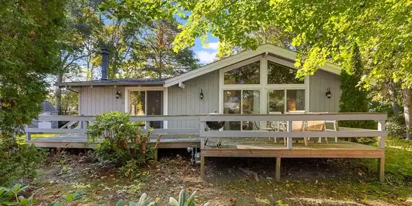 33 Half Moon Cir