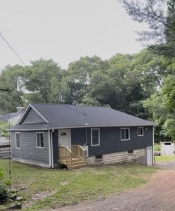 8 Robertson Dr