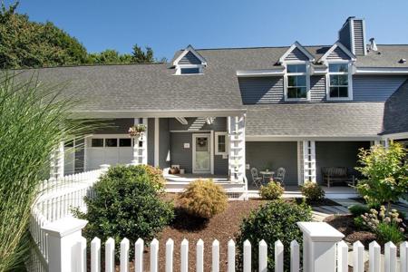 1 Gatehouse Ln