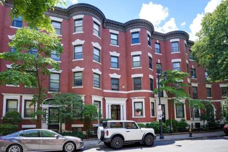 96 Gainsborough St
