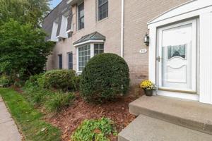 2 Mansion Woods Dr