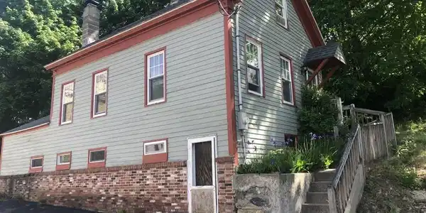 250 Woodlawn St