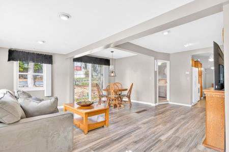 7 Sunrise Ave