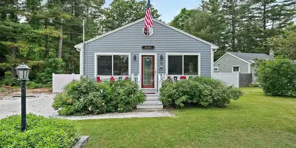 6 Oak Dr
