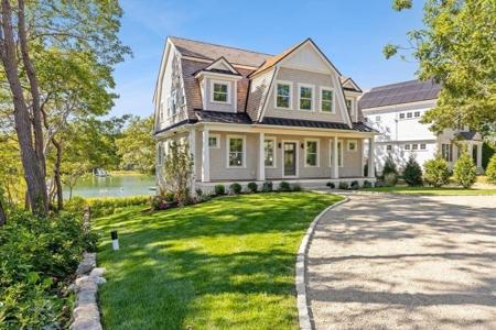 285 Edgewater Dr W