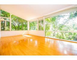 221 Pleasant St