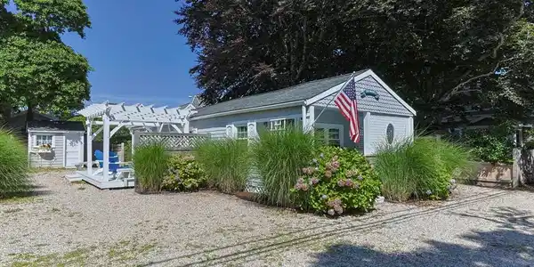 17 Elysian Ave
