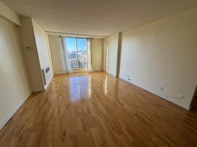 33 Pond Ave