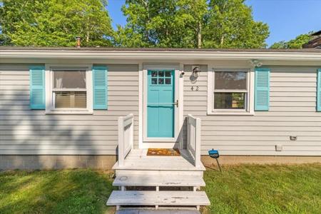 42 Edgewater Dr W