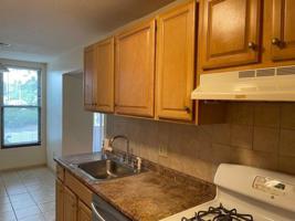 8 Shrewsbury Green Dr