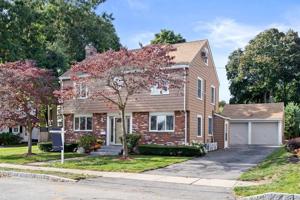 54 Simmons Ave