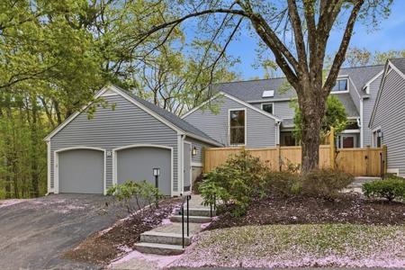 2 Hillside Dr