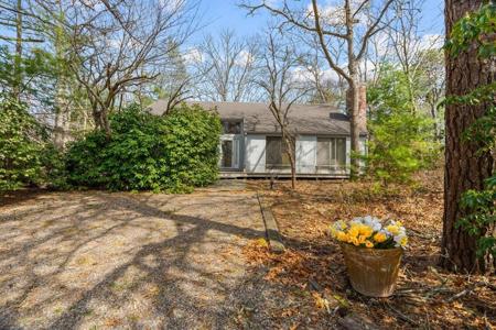 213 Fells Pond Rd