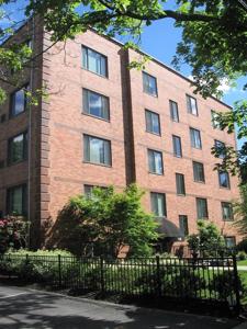 128 Pleasant St