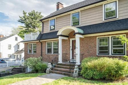 284 Lake St
