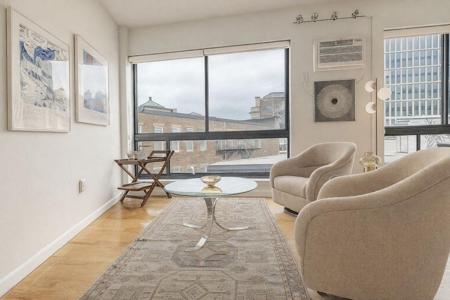 12 Stoneholm St