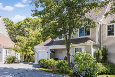 24 Hampton Ct