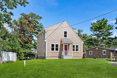8 Albatross Ave