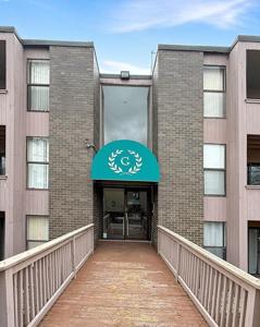 2 Shrewsbury Green Dr